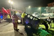 新北翁倒車衝落菜園　前輪懸空警助脫困送醫