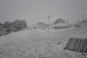 影/寒流發威！玉山下雪「冰凍-2.6度」　銀白雪景如仙境曝光