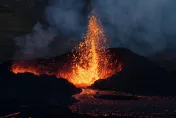 印尼火山大規模噴發引海嘯疑慮　日本氣象廳：潮位無異常