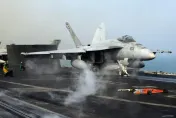 美軍航艦杜魯門號驚傳事故！F/A-18E戰機與拖車墜入紅海