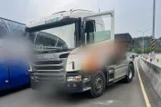 影/頭份砂石車拋錨！駕駛下車摔倒　遭機車輾頭拖30米慘死
