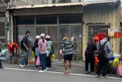 白沙屯媽祖進香「勇腳伯」相伴　雙腳包繃帶背影感動萬人