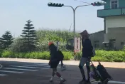 信仰路上一步不退！「勇腳伯」再度西濱現身　3.4萬網讚爆