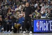 NBA/棄用傳統中鋒挨批　湖人主帥：權衡利弊的決定