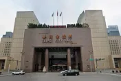 莽男北市府門口暴走追砍警衛　法官重判10個月