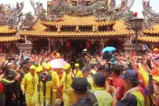 進喔！33萬香燈腳擠爆北港　白沙屯媽祖抵朝天宮「三進三退」安座