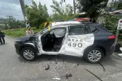 影/砂石拼裝車攔腰撞警車　南投2警受困送醫幸無大礙