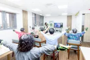 桃園共生宅全國首創「AI長照」！推出「機器人小秘書」新科技