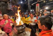 影/祈福文疏爆量！香燈腳齊誦「每人讀5張」　估花3小時