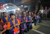 影/好感動！男子父親去年過世無法接駕　「媽祖來安慰」信徒爆哭