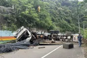 新竹卡車高處墜落「整台解體」　雙向封閉無人傷亡