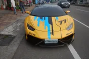 賠慘！台中重機撞1500萬「小牛」　車主是「公主派對」直播主