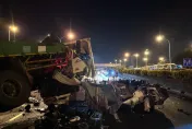 影/車碎成鐵片堆！國1仁德段5大小車追撞「有人身亡」
