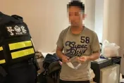 影/餓搞片！誤把敲門警察當外送員　台中2毒蟲開門遭逮