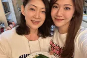 中天主播鄭亦真與母合照像姐妹  ！兒時超愛哭「一天哭23小時」
