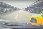 桃機第一航廈3車追撞！計程車切車道釀翻車　1駕駛受傷