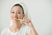 刷牙就只是刷「牙齒」？牙醫師親解4大錯誤刷牙迷思　小心刷錯釀敏感性牙齒