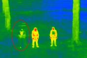 影/哆啦A夢道具？烏軍宣布研發出「隱形斗篷」　可躲避熱像儀偵測幫助作戰