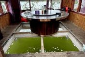 福建水上餐廳玻璃地板破裂　泉州前區長「不會游泳」溺亡