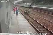 恐怖一瞬！苗栗男侵入台鐵軌道「列車煞停」　警民合力拖離