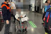 快訊/台鐵高雄鳳山站「59歲男落軌」！工作人員一把拉上來