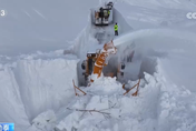新疆降暴雪！31處雪崩交通中斷　景區宣布滯留旅客「食宿費全免」