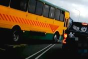 黑歷史挖出！東山高中校車撞桿3傷　半年前「違規鬼切」險追撞