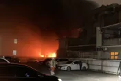 中壢出租停車庫「全面燃燒」！6車變殘骸、烈焰畫面直擊