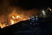 金門耶誕夜重大火警！陽明湖旁田野變火海