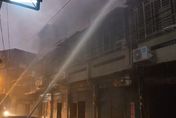 影/嘉義「地獄級」火警！6民宅屋頂燒毀　幸無傷亡