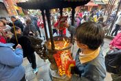 金蛇年正月初一拜拜攻略！頭香人人有，誠心許願最靈驗