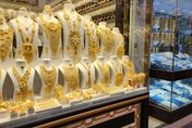 蒙面匪徒持「玩具槍」洗劫大馬金店　1分鐘狂偷186萬金鍊