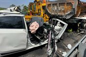 影/現世報？南投47歲男撞砂石車爆頭亡　53分鐘前痛毆7旬翁