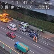 假日不平靜！國1三重段4車追撞車禍　交通紫爆嚴重回堵