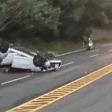 台9線嚴重車禍！338.5k「轎車翻覆損毀」傷亡不明