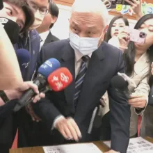 台幣升值有難言之隱？楊金龍「結巴」因口才不好