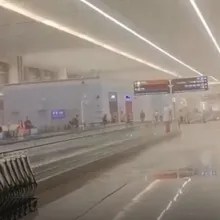 影/才啟用3個月…西安機場新航站漏雨成「水濂洞」　乘客傻眼