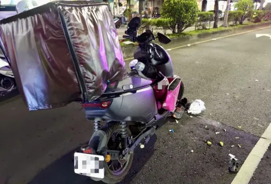 新北死亡車禍！37歲外送員離奇自摔　送醫搶救不治