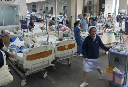 緬甸急診室爆滿！傷患湧入醫院被拒　專家：強震如切入地球大刀「直接撕裂」