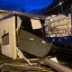 恐怖海鮮外送！北宜公路貨車「煞車失靈」撞進鐵皮屋　驚險畫面曝光