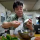 「韓國廚神」白種元用餐…意外拍到「44男輪姦1女案主謀」　 韓網全炸鍋