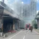 快訊/燒雜物釀災！板橋升降機工廠大火竄黑煙　一旁是豪宅
