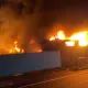 快訊/颱風夜大火！台中神岡鐵皮工廠燃燒2000平方公尺　幸無人員傷亡