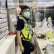 超暖！超商大夜班店員病倒「不願就醫」　警霸氣喊：我幫你顧啦