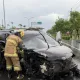 快訊/重大車禍！台南後壁轎車自撞車頭炸開　一家4口受困車內傷亡曝