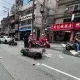 影/基隆地院前車禍！7旬翁騎車左轉路口「遭遇」直行車　雙雙噴飛被送醫