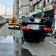 三重78歲婦自撞中興橋翻車　四腳朝天疑陽光刺眼釀禍