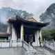 快訊/苗栗雷藏寺燭台起火　「神壇慘被燒」屋頂猛竄煙