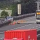 快訊/國1北上堤頂出口匝道「轎車衝出護欄墜基隆河」駕駛送醫搶命傷勢不明