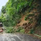 大雨釀災！基隆通往情人湖產業道路邊坡坍方　基市府調員急搶修